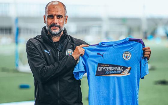 مطالبات لنادي مانشستر سيتي بإنهاء تعاقده مع شركة بوما الداعمة للاحتلال