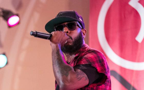 لرفضه إدانة حركة المقاطعة.. مهرجان ألماني يمنع فنان أميركي من المشاركة