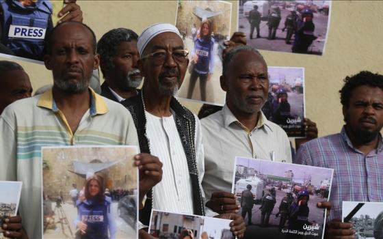 إدانة سياسية وإعلامية وشعبية في السودان لاغتيال شيرين أبو عاقلة