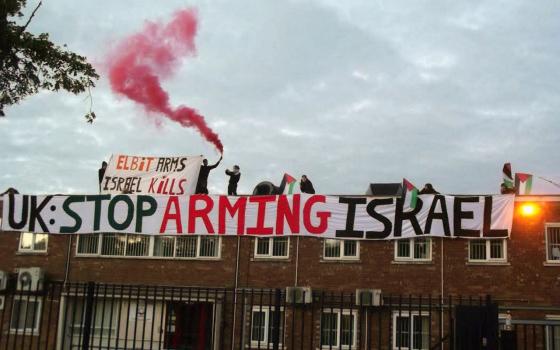وقفة احتجاجية أمام مصنع شركة أسلحة إسرائيلية في مدينة أولدهام البريطانية