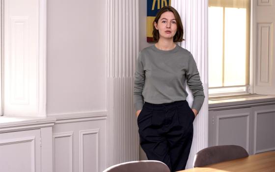 كتّاب بارزون يؤيدون قرار سالي روني برفض النشر في "إسرائيل"