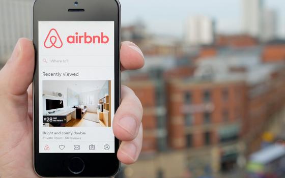 حركة المقاطعة تجدد دعوتها للعمل ضد شركة Airbnb