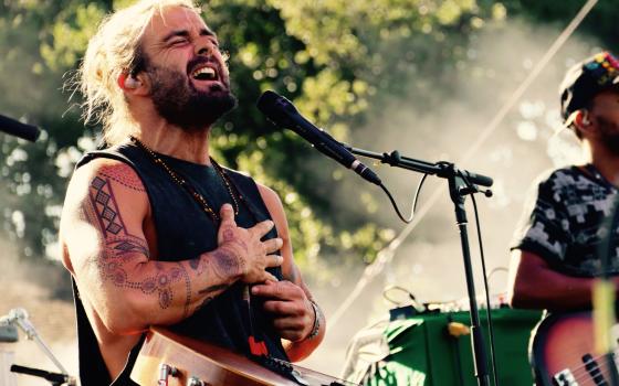 أستراليا.. حركة المقاطعة تدعو فنان أسترالي لمقاطعة الاحتلال الإسرائيلي