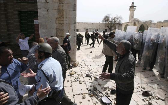 مطالبة بعقد قمة طارئة للجامعة العربية و "المؤتمر الإسلامي" بشأن الاقصى