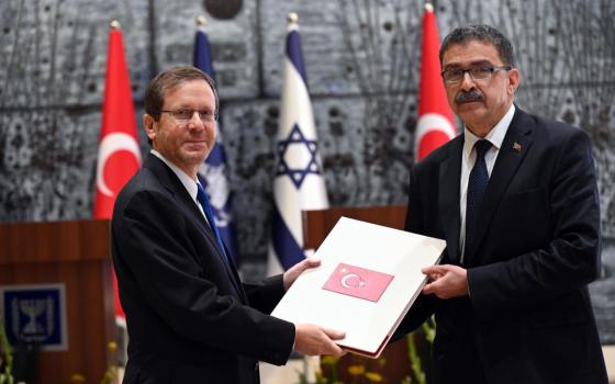سفير تركيا لدى كيان الاحتلال يقدم أوراق اعتماده ?