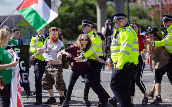 دعوة للتظاهر ضد مشاركة الاحتلال الإسرائيلي بمعرض للأسلحة في لندن