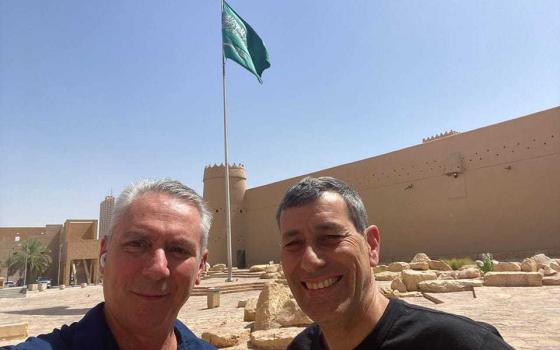 إدانة لزيارة صحافي إسرائيلي إلى السعودية