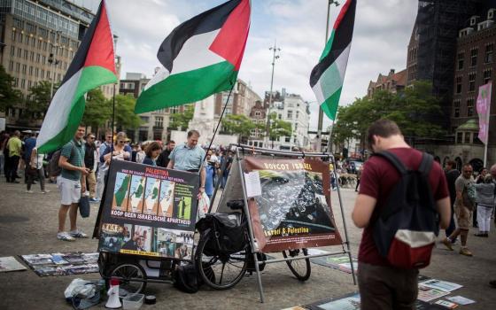 هجمة إسرائيلية على قس جنوب إفريقي بعد انتخابه بمجلس الكنائس العالمي