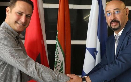 عمدة طنجة يزور "إسرائيل" وسط رفض واسع في المغرب