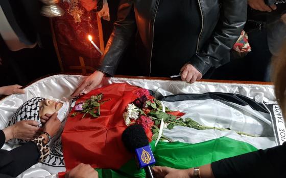 126 فنانًا يطالبون بمحاسبة "إسرائيل" على اغتيال أبو عاقلة