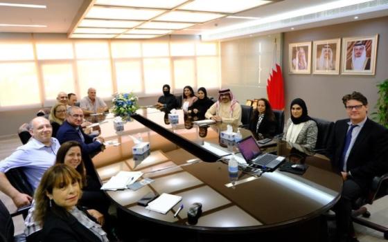 المدير العام لشؤون المدارس البحريني يلتقي بوفد أكاديمي إسرائيلي
