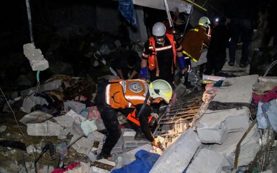 13 شهيدًا في تصاعد العدوان الإسرائيلي على غزة.. والشرطة البريطانية تقمع حصار مصنع "إلبيت"  