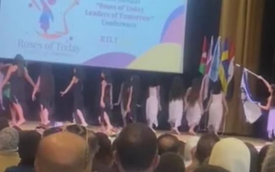 إدانة لرفع علم الاحتلال بمدرسة الوردية.. وقرار أوروبي لمقاطعة بضائع المستوطنات