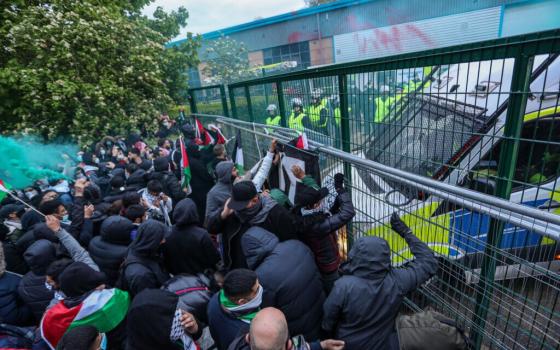 إجراءات للشرطة البريطانية ضد حصار ليستر تنتهي اليوم 👊🏽