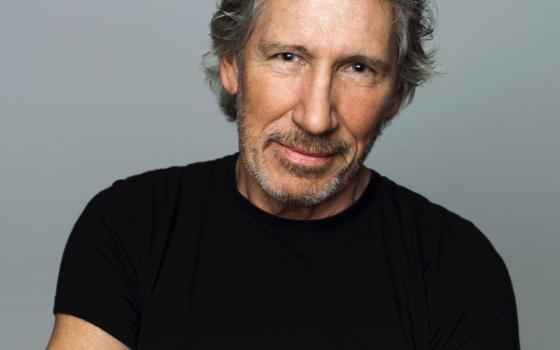 فشل التظاهرات ضد إقامة حفلات ووترز في ألمانيا 😅