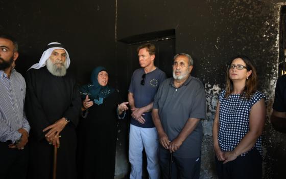 وسط مطالبات بالمحاسبة.. وفد من الاتحاد الأوروبي يزور بلدة ترمسعيا👍