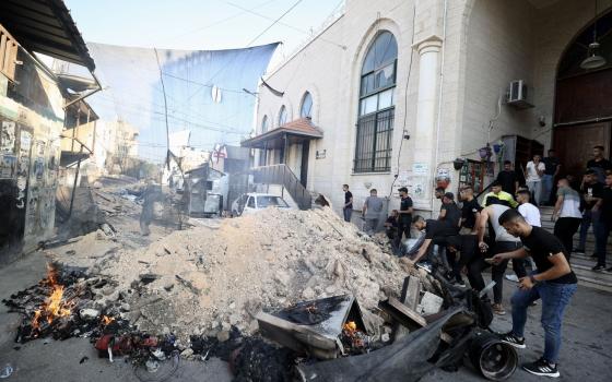 قوات الاحتلال تجتاح مخيم جنين.. و‌50 نائب بريطاني يهددون بالتمرد على قانون مكافحة المقاطعة  