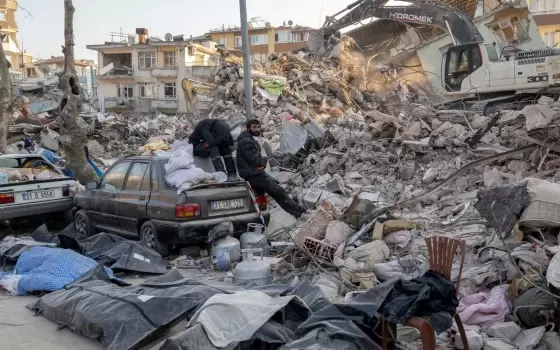 ضحايا-الزلزال-في-سوريا-وتركيا