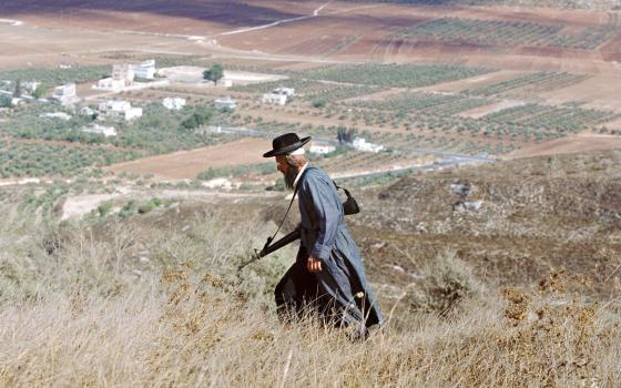 المستوطنون يُعطّلون جولة أوروبية لقرية وادي السيق 🤬