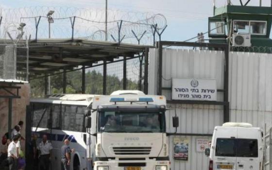 d39a53b94884ab2249ef7c8d99e273d4