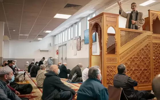 00-FRANCE-ISLAM-FINANCING1-superJumbo-v2