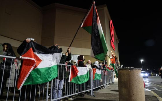 صورة للمظاهرة التي حدثت أمام متجر "تارجت" في مدينة نيو جيرسي