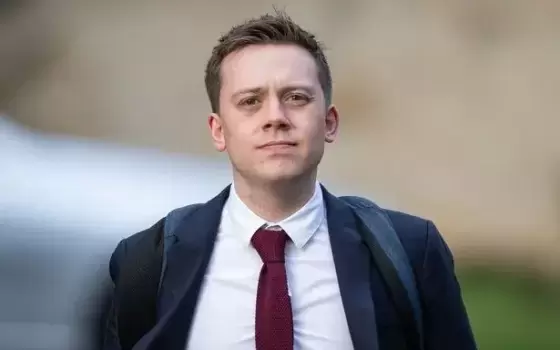 أوين جونز، صحفي بريطاني