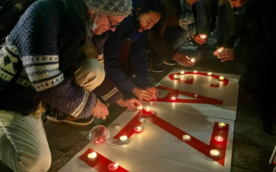فرنسيون يضيئون الشموع تذكيرًا بأرواح الفلسطينيين