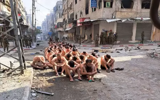 صورة جيش الاحتلال ينكل بالمعتقلين الفلسطينيين