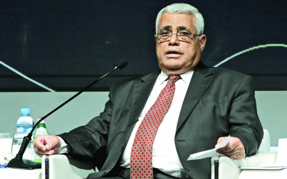 صورة للأستاذ في العلوم السياسية "حسن نافعة"  