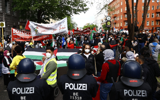صورة قمع مظاهرة مؤيدة لفلسطين في برلين
