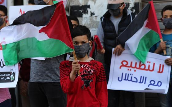 صورة لطفل في مظاهرة داعمة لفلسطين