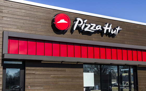 فرع من أفرع بيتزا هت