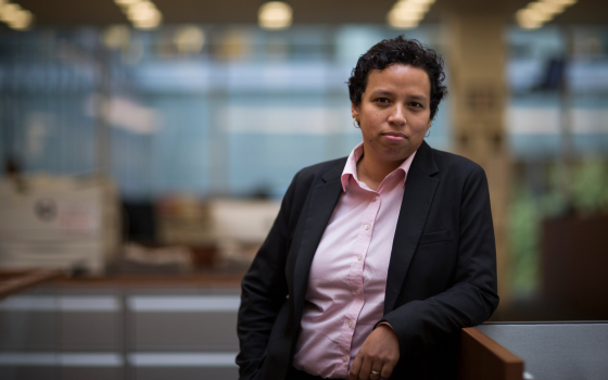 صورة الكاتبة الأمريكية ليديا بولغرين