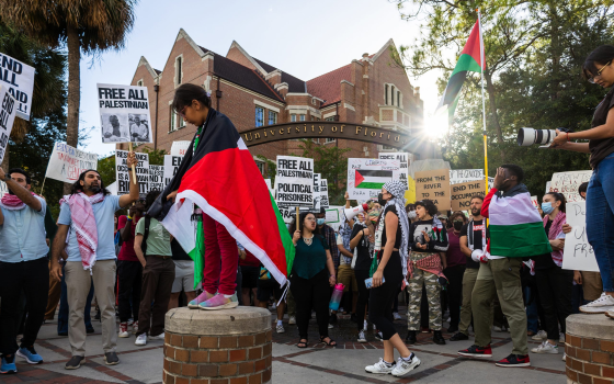 صورة مظاهرة مؤيدة لفلسطين في فلوريدا  
