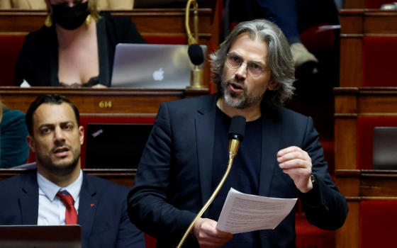 صورة النائب الفرنسي إيميريك كارون