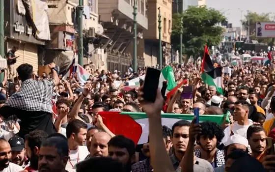 مظاهرة حاشدة داعمة لفلسطين