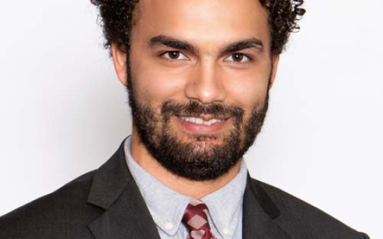 صورة ليام بيرد، المدير السابق للأداء التنظيمي والإنصاف في مدينة إيفانستون،