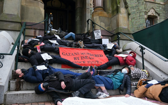 من مكان الوقفة التضامنية خارج كلية بنسلفانيا