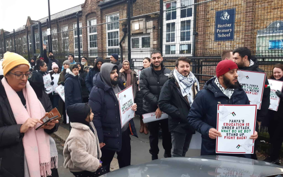 الاعتصامات تجدد.. مدرسة ليتون باركلي تهدد بإغلاق أبوابها