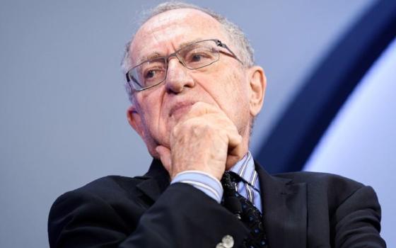 آلان ديرشوفيتز- محامي الاحتلال في محكمة العدل الدولية