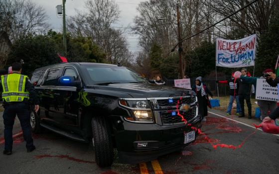 صورة مهاجمة موكب وزير الخارجية الأمريكي بلينكن