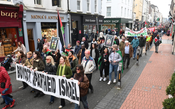 تظاهرة للعاملين الصحيين في مدينة كورك