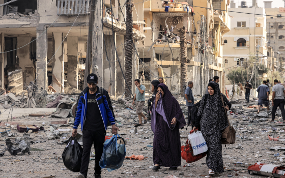 صورة لعائلة نازحة في غزة جرّاء قصف الاحتلال الإسرائيلي