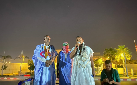 صورة موريتانيون يحاصرون السفارة الأمريكية