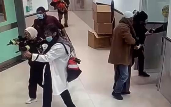 لحظة اقتحام قوة خاصة لمستشفى ابن سينا الحكومي في جنين