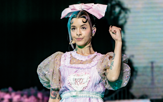 ميلاني مارتينيز - مغنية أمريكية