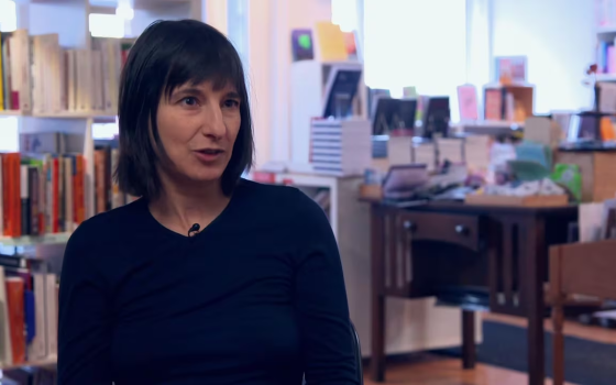 الكاتبة إليز جرافيل