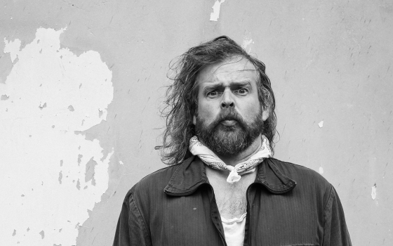 الممثل الكوميدي بول كوري