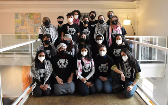 طلاب جامعة براون خلال إعلانهم عن بدئهم الإضراب عن الطعام